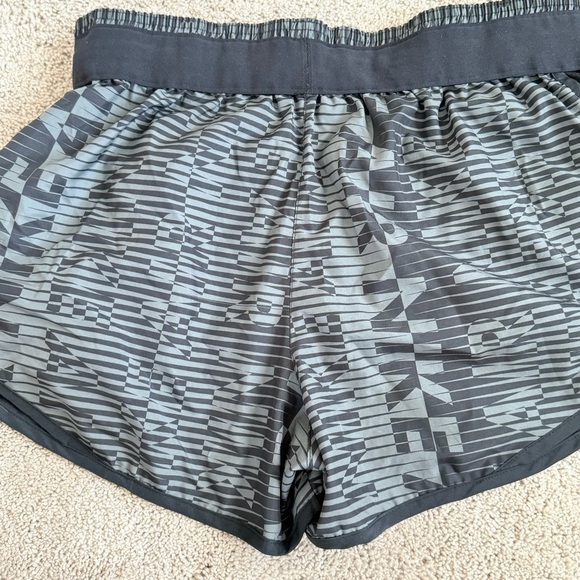 NIKE Air Running Tempo Shorts In Black Print M - Picture 7 of 9